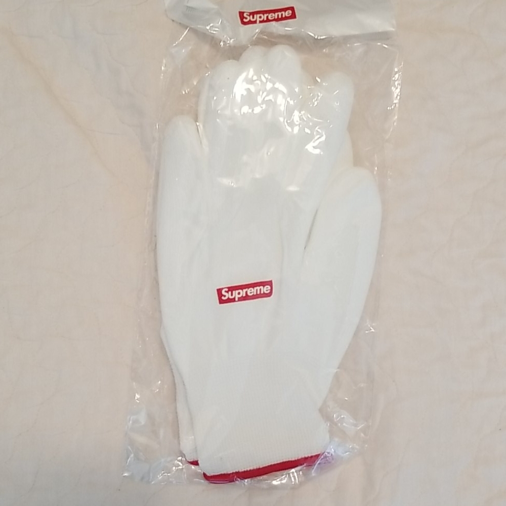 Supreme rubberized gloves